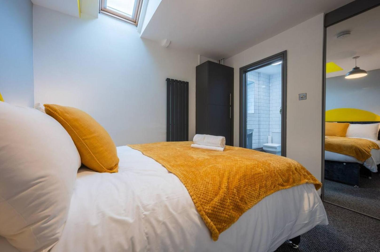 Stunning One Bedroom Apartments Near Shops & Central Cardiff Exterior foto