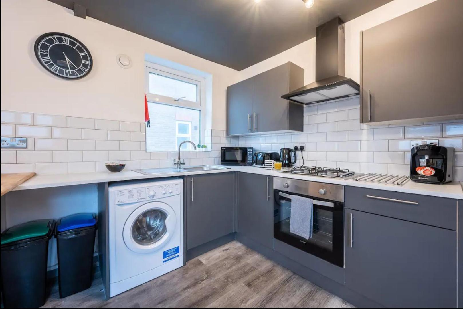 Stunning One Bedroom Apartments Near Shops & Central Cardiff Exterior foto